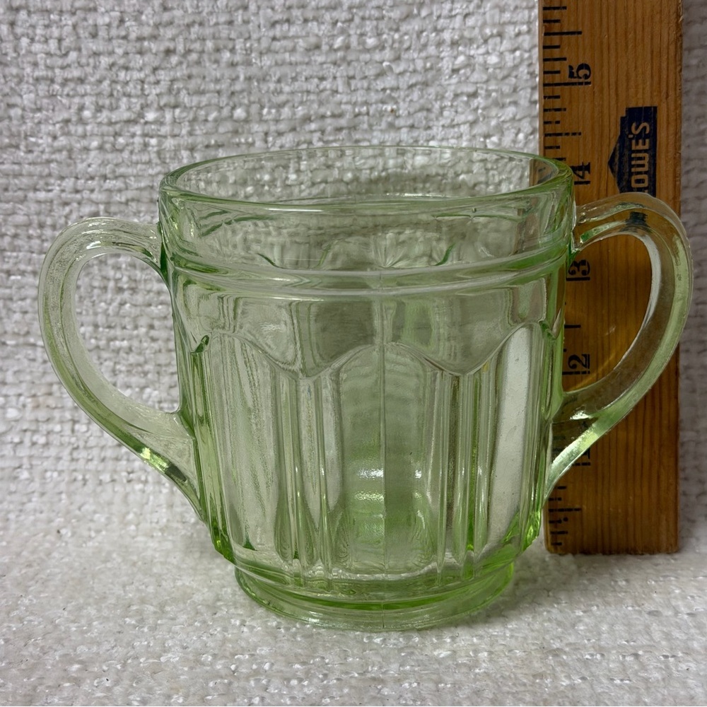 Antique Uranium Glass-Colonial Green Open
Sugar by Anchor Hocking - Picture 5 of 5
